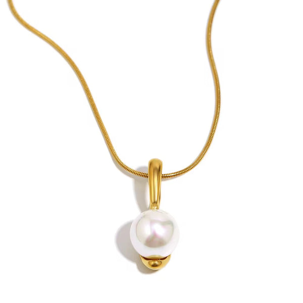 Luna Pearl Necklace