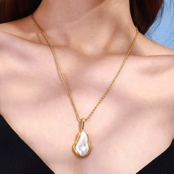 Organic Pearl Droplet Necklace