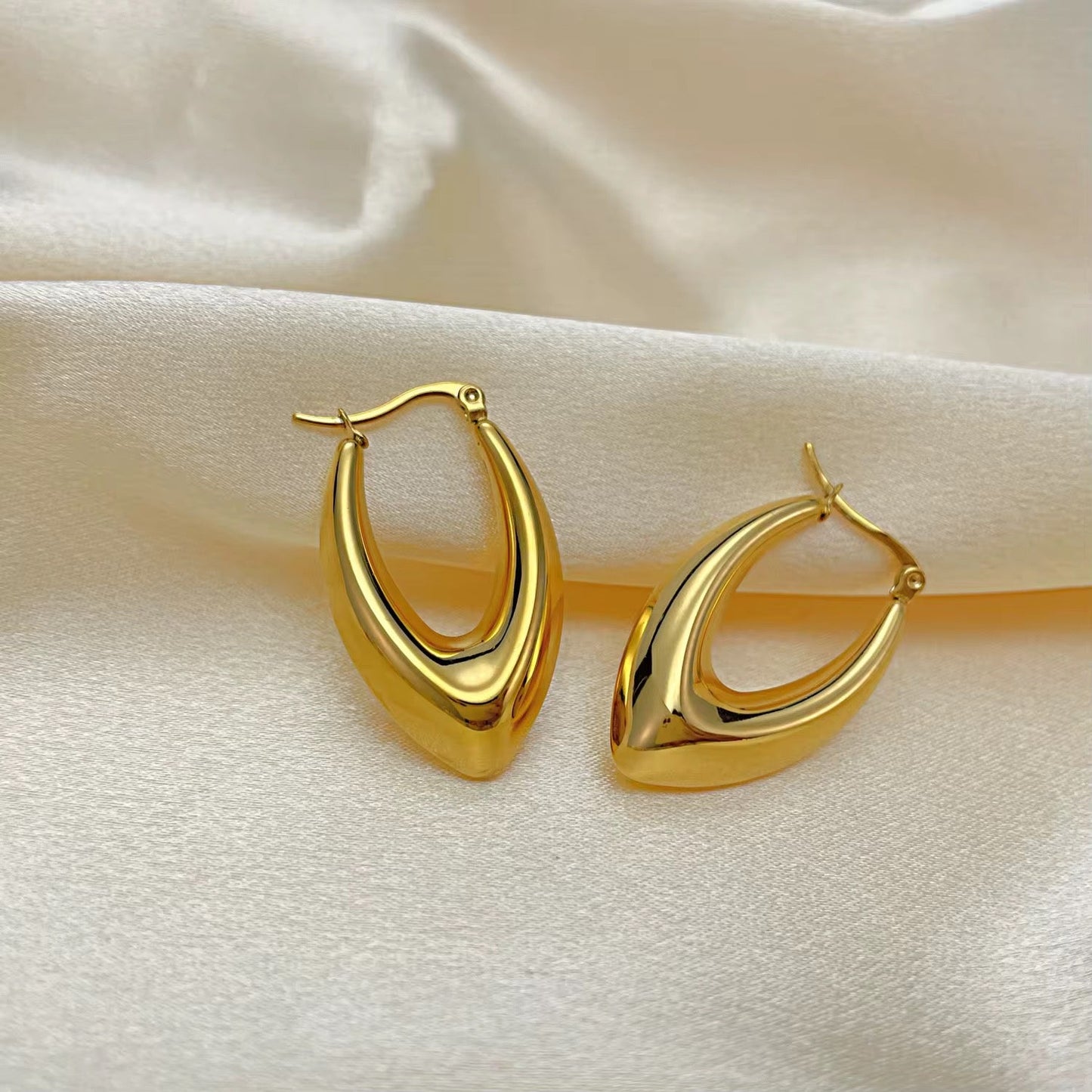 Vera Bold Hoops