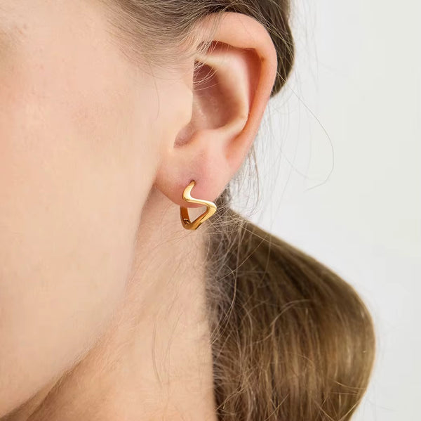 Luma Curve Earrings