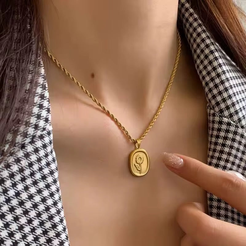Fleur Medallion Necklace