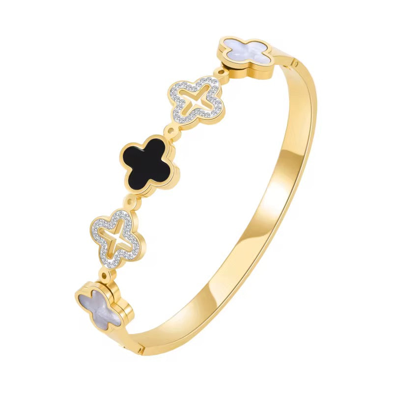 The Amoura Bangle